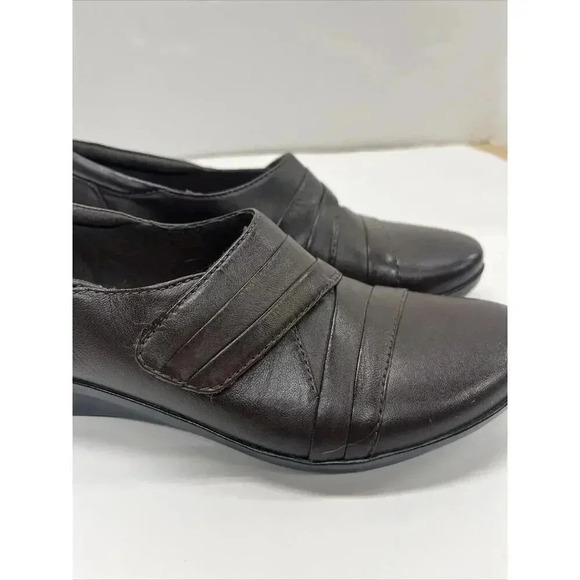 Clarks Women’s Everlay Tara Leather 7.5M Slip on Low Heel Shoes Brown - Picture 2 of 13